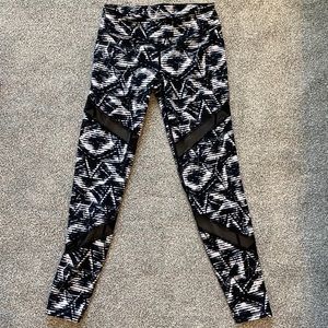 Old navy patterned active leggings EUC